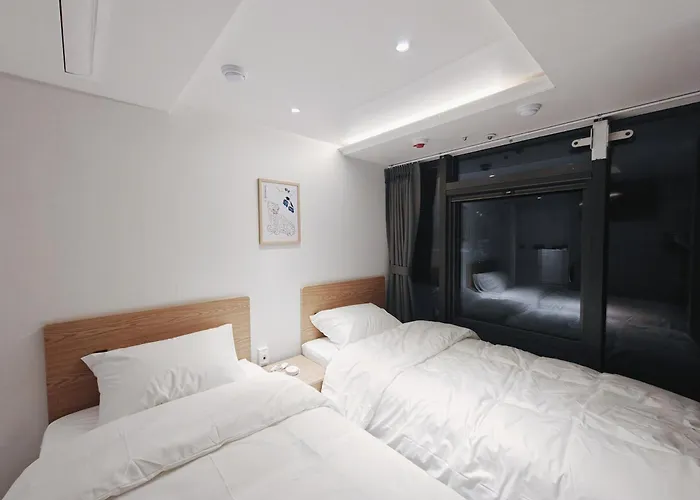 L Hostel