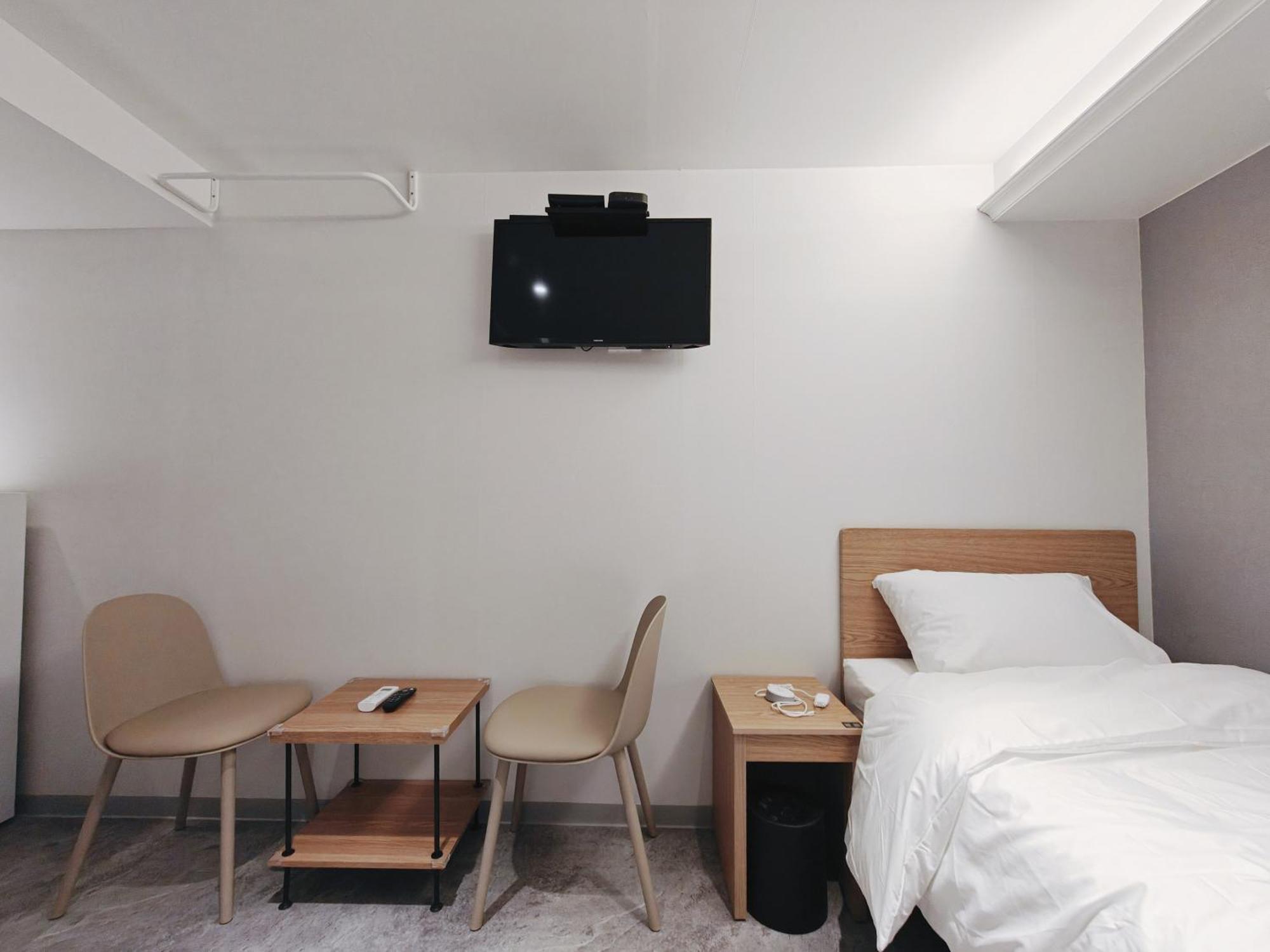 L Hotel