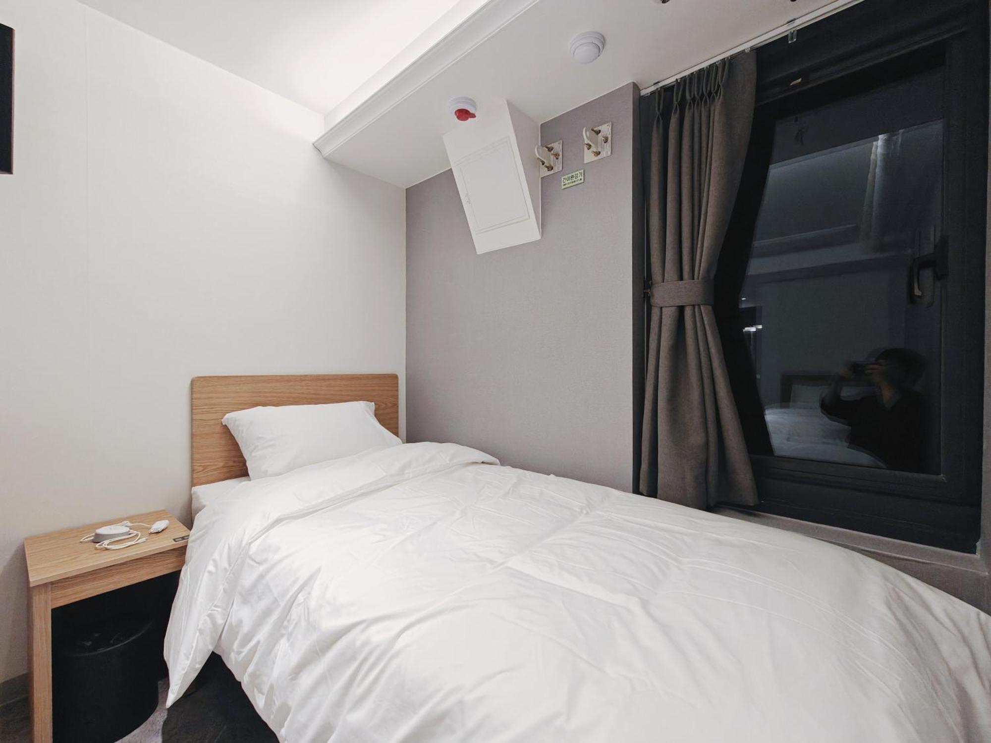 L Hotel *