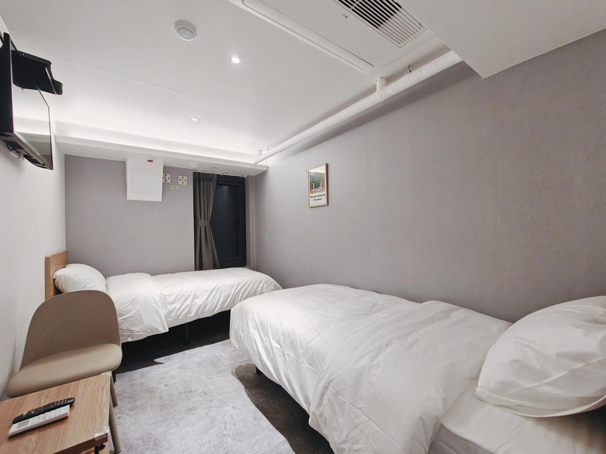 Hotel L