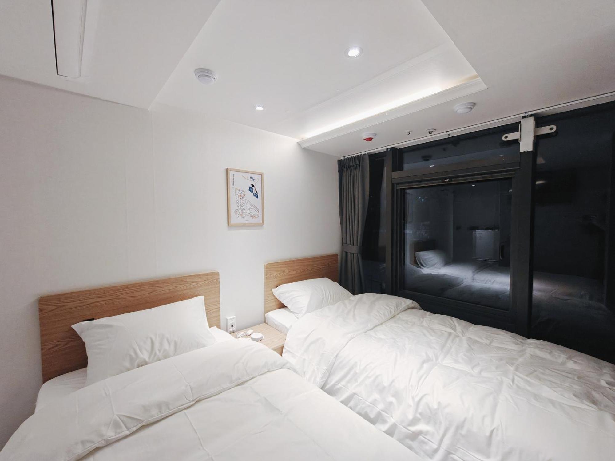L Hotel