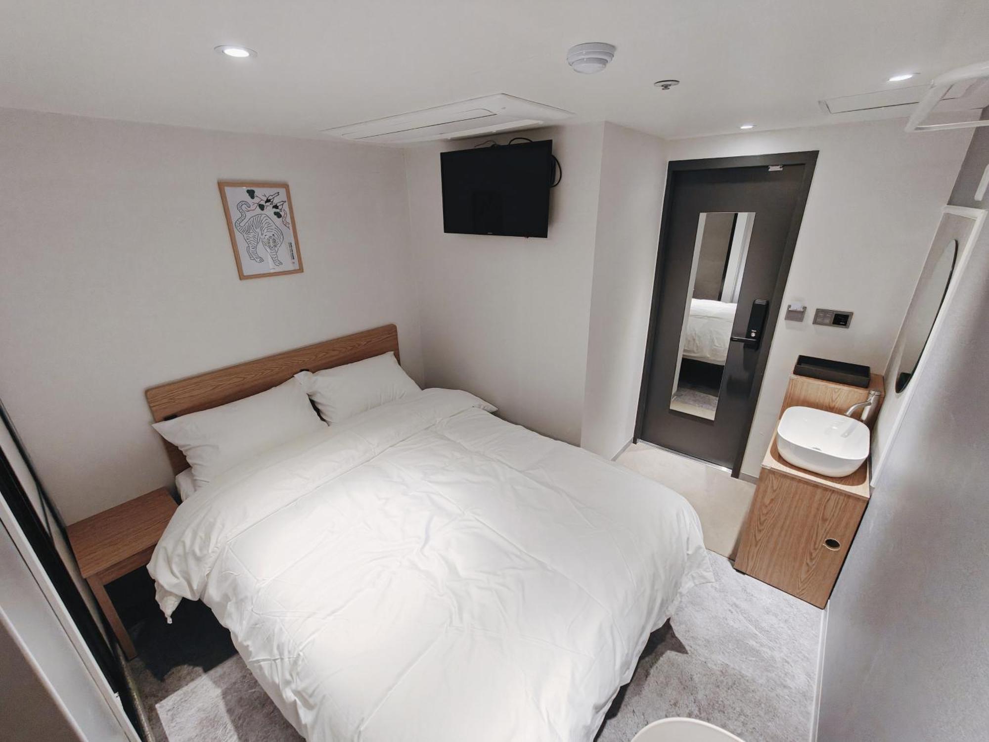 Hotel L